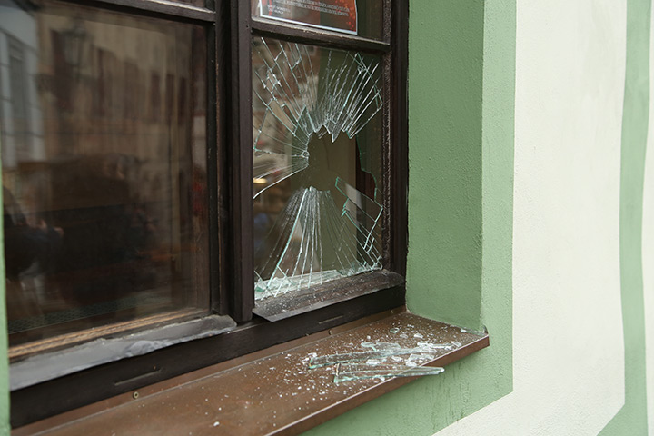 A2B Glass are able to board up broken windows while they are being repaired in South Kensington.